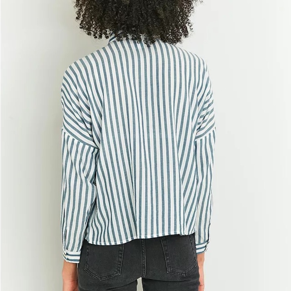 3X$25‼️ BDG blue striped button-down shirt Size Large - Picture 2 of 4